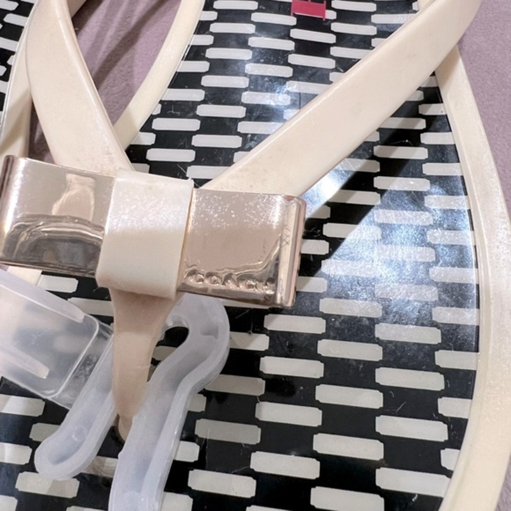 Coach London Flip Flops Size 6 - Picture 4 of 7